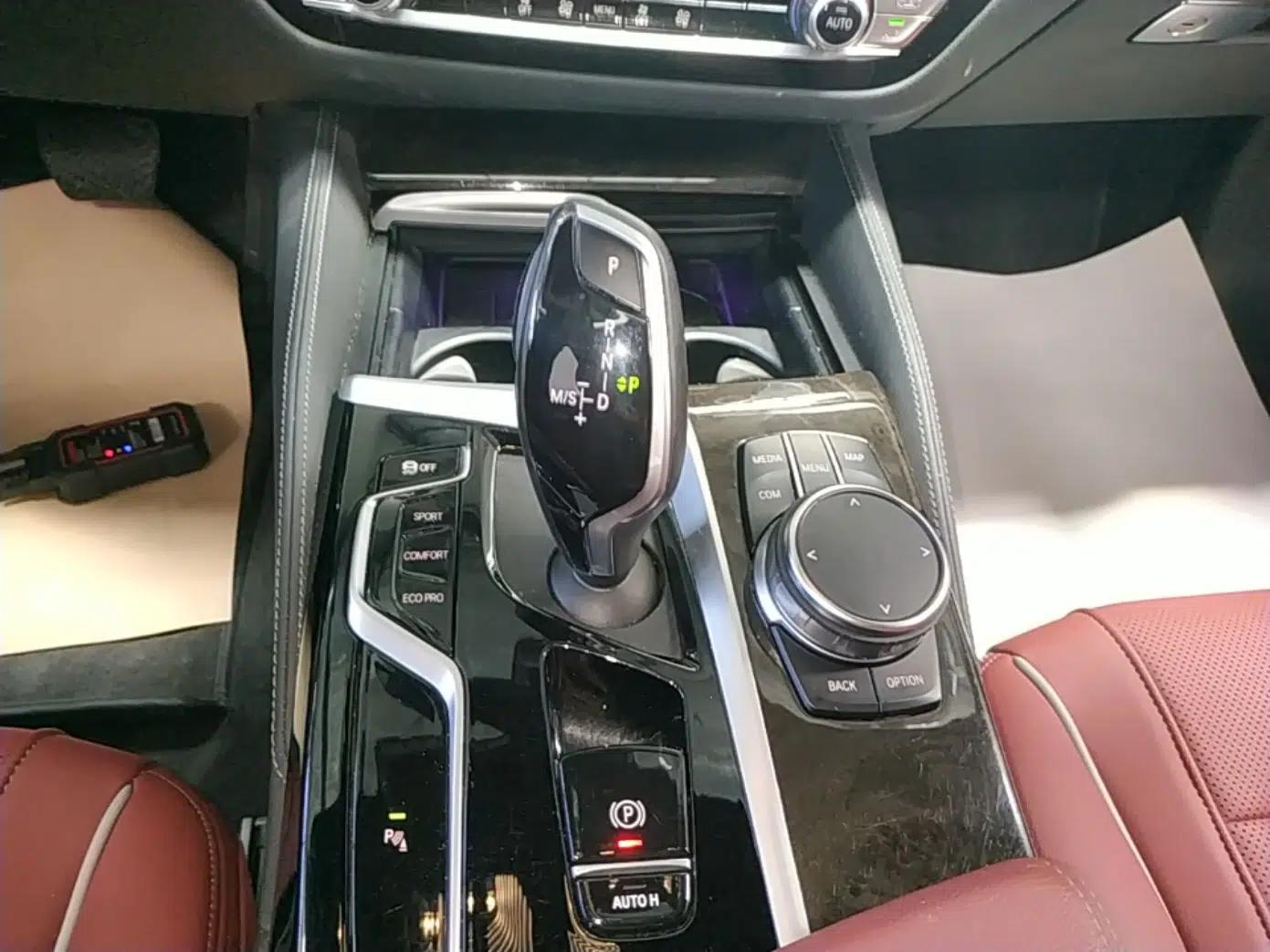 BMW 5 Series 2022 Second Facelift 525Li M Sport Package — миниатюра 16