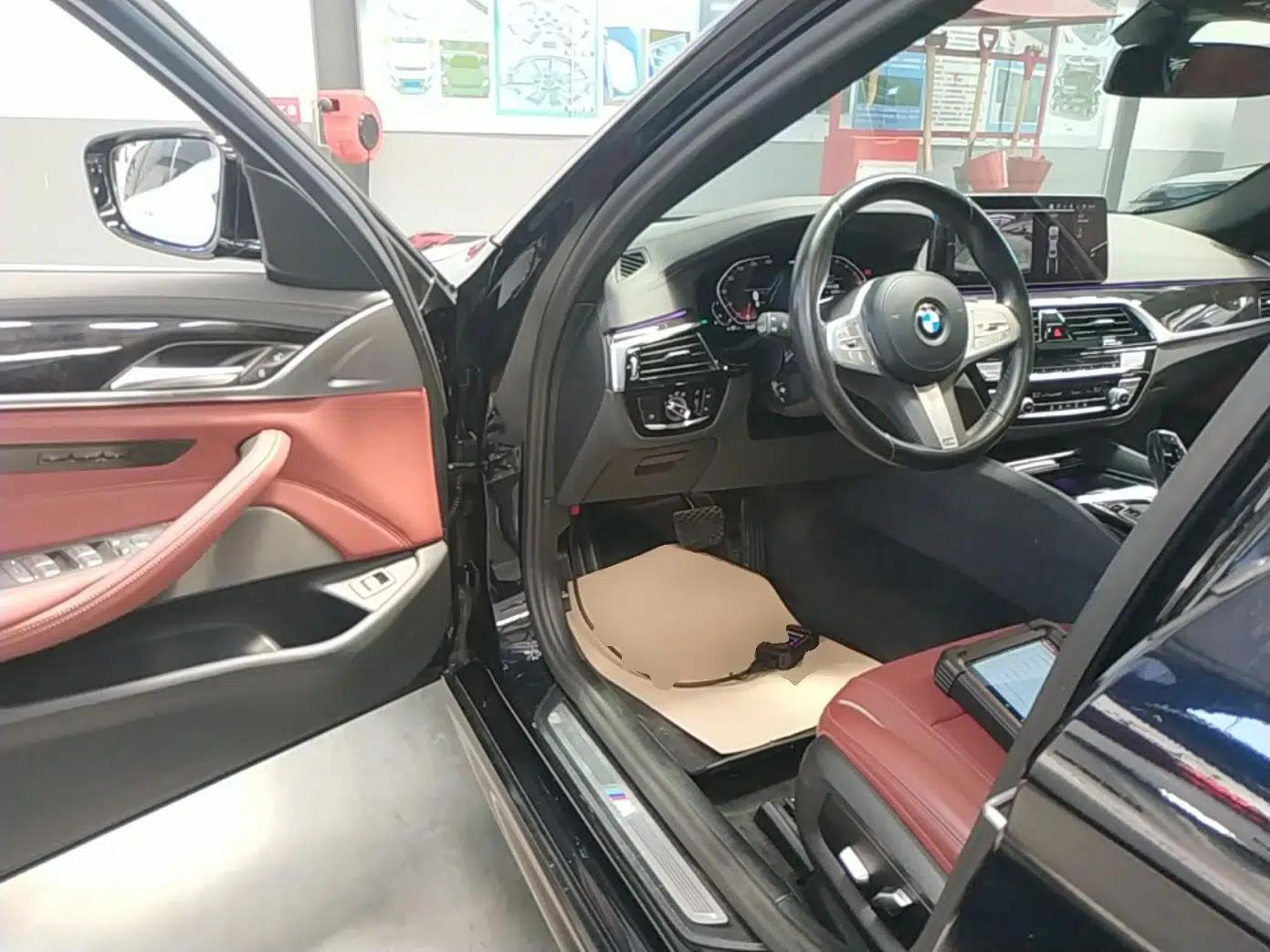 BMW 5 Series 2022 Second Facelift 525Li M Sport Package — миниатюра 18