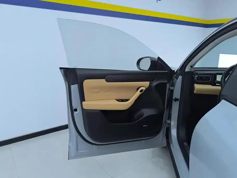 Leapmotor C11 2024 Range Extended 300 Premium Edition — миниатюра 7