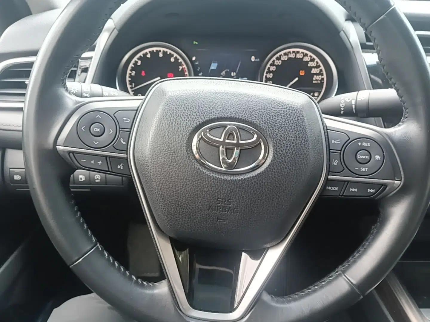 Toyota Camry 2018 2.5G Luxury Edition — миниатюра 18