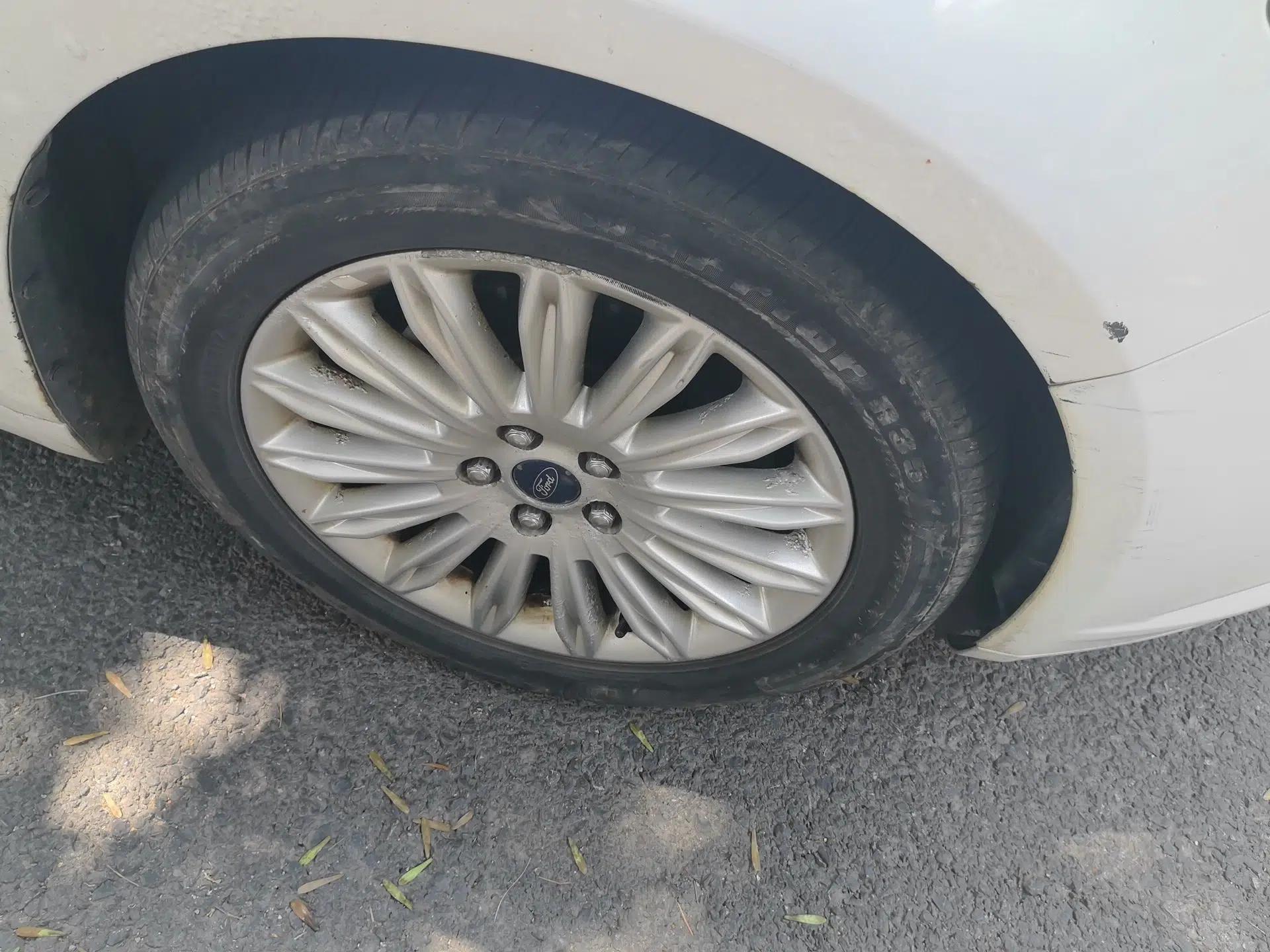 Ford Mondeo 2013 2.0L GTDi 200 Luxury Model — миниатюра 8