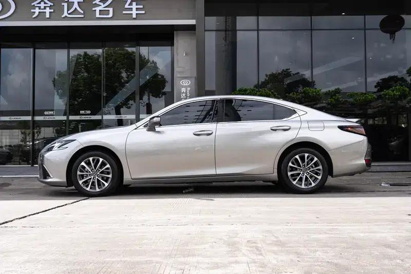 Lexus ES 2025 300h Premium Edition — миниатюра 3
