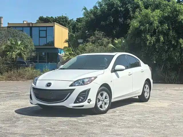 Mazda3 Axela 2015 Sedan 1.6L Automatic Elite