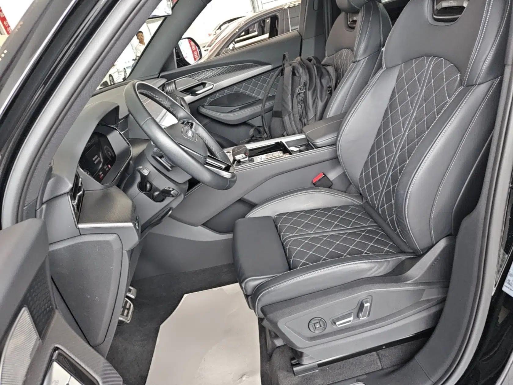 Audi Q6 2024 45 TFSI quattro Black Warrior Edition 6 Seats — миниатюра 17