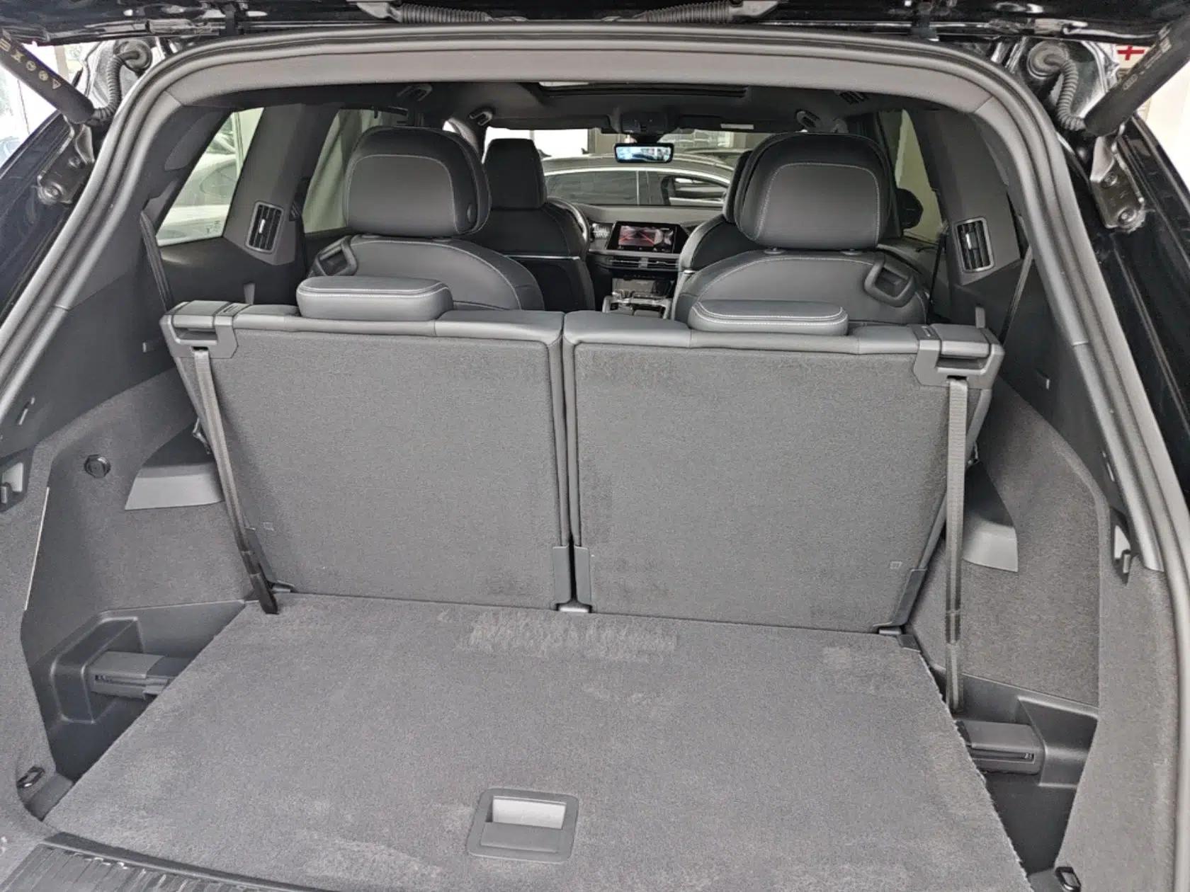 Audi Q6 2024 45 TFSI quattro Black Warrior Edition 6 Seats — миниатюра 22