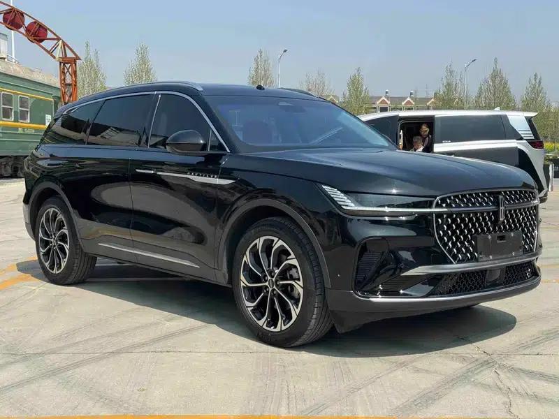 Navigator 2023 2.0T AWD Premium Edition — миниатюра 3