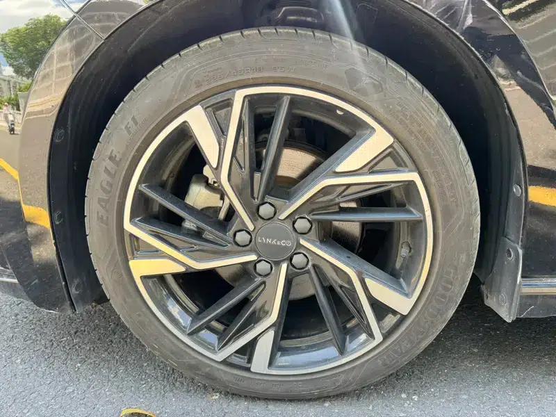 Lynk & Co 03 2023 1.5TD DCT Pro — миниатюра 9