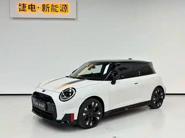 2025 JOHN COOPER WORKS Electric MINI JCW