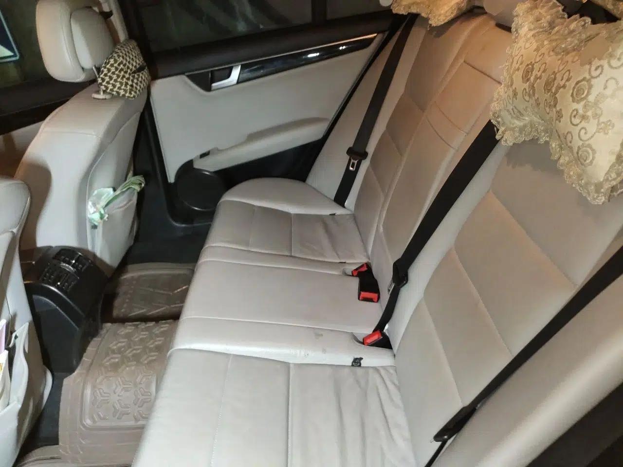 Mercedes-Benz C-Class 2011 C 200 CGI Fashion Model — миниатюра 17