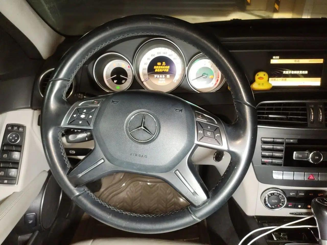 Mercedes-Benz C-Class 2011 C 200 CGI Fashion Model — миниатюра 10