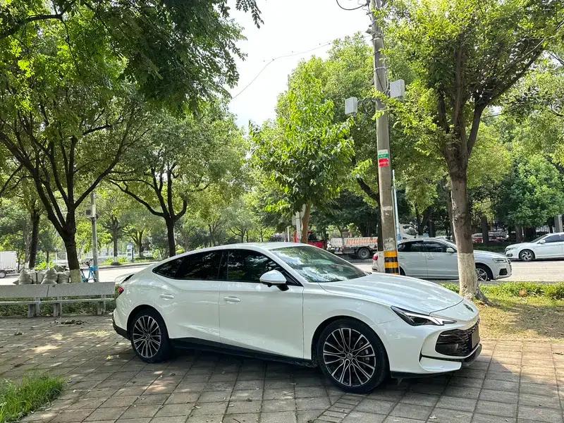 MG7 2023 2.0T Automatic Beauty Edition — миниатюра 3