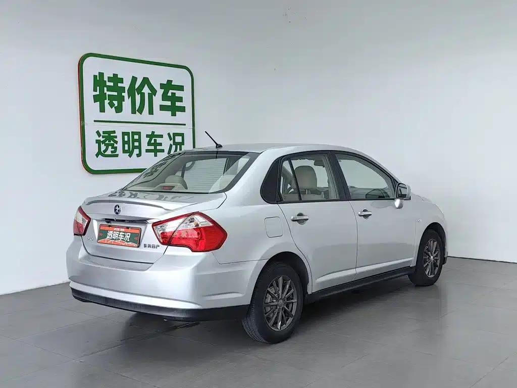 Venucia D50 2013 1.6L Automatic Fashion Edition — миниатюра 2