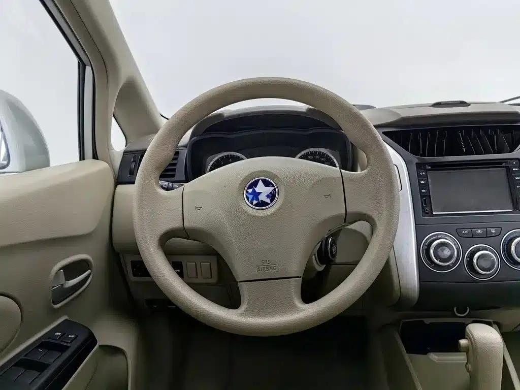 Venucia D50 2013 1.6L Automatic Fashion Edition — миниатюра 11