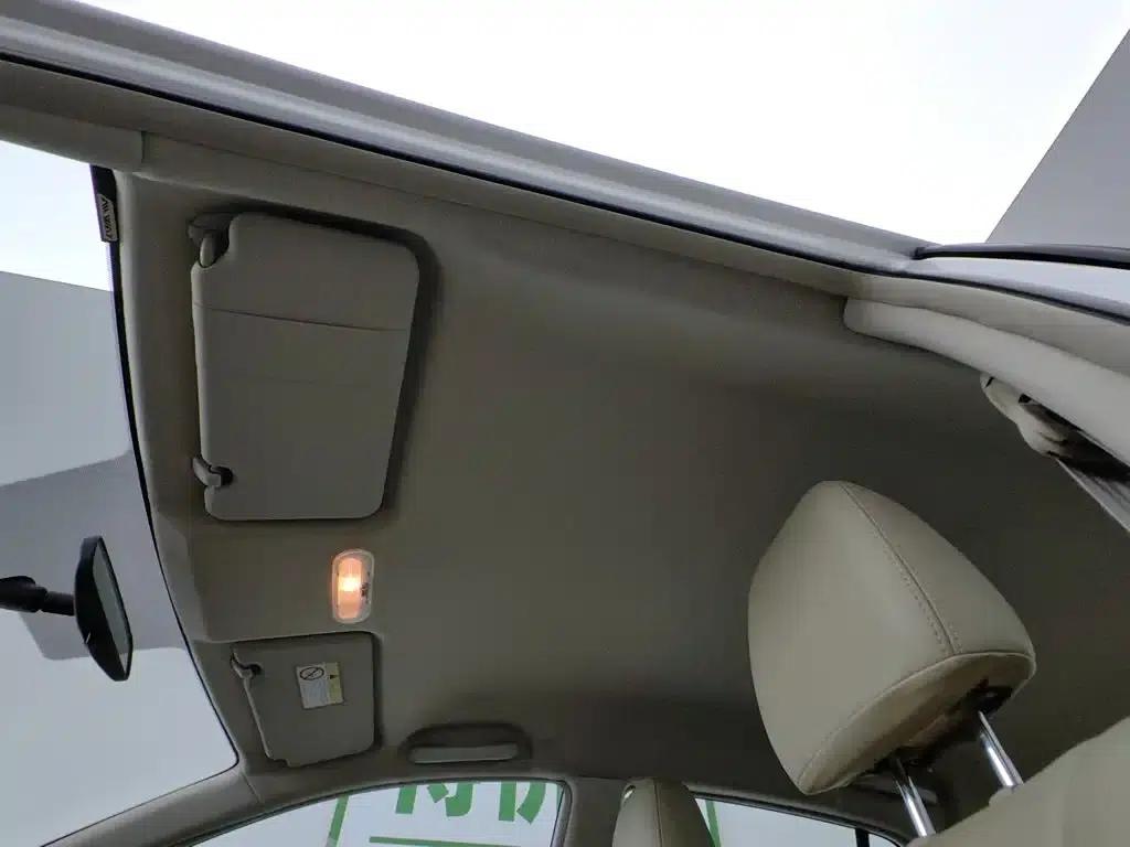 Venucia D50 2013 1.6L Automatic Fashion Edition — миниатюра 14
