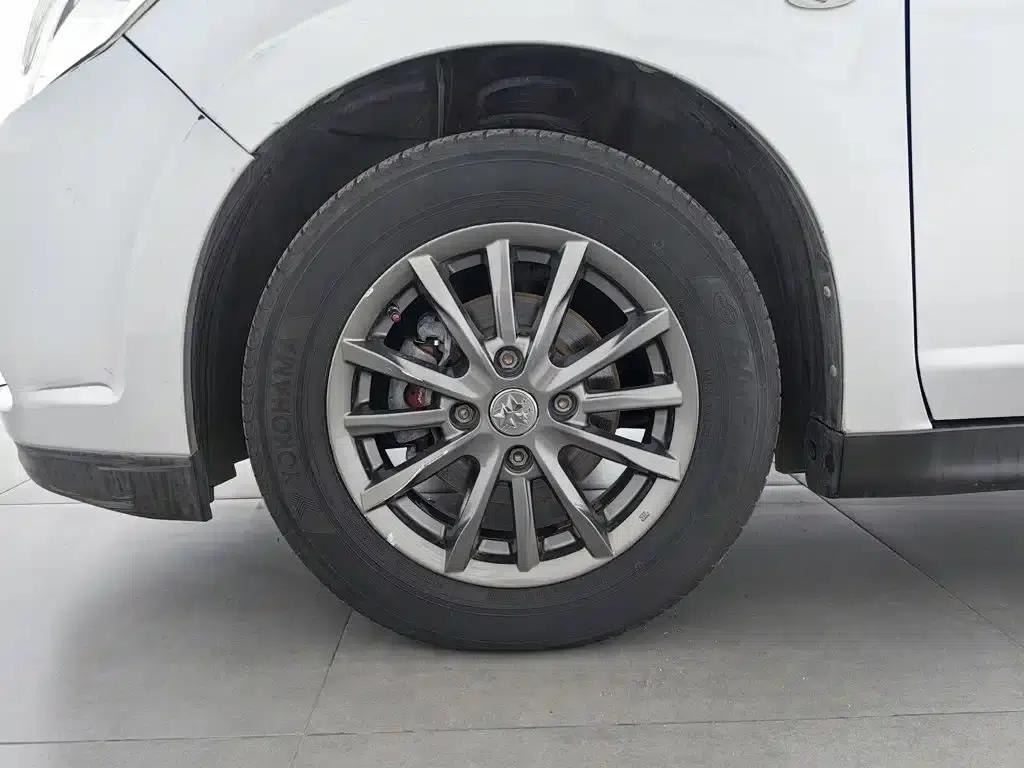 Venucia D50 2013 1.6L Automatic Fashion Edition — миниатюра 17