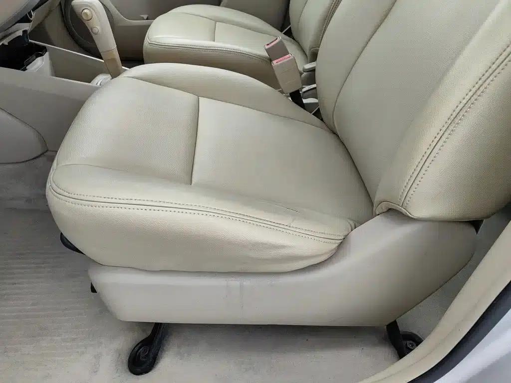 Venucia D50 2013 1.6L Automatic Fashion Edition — миниатюра 20