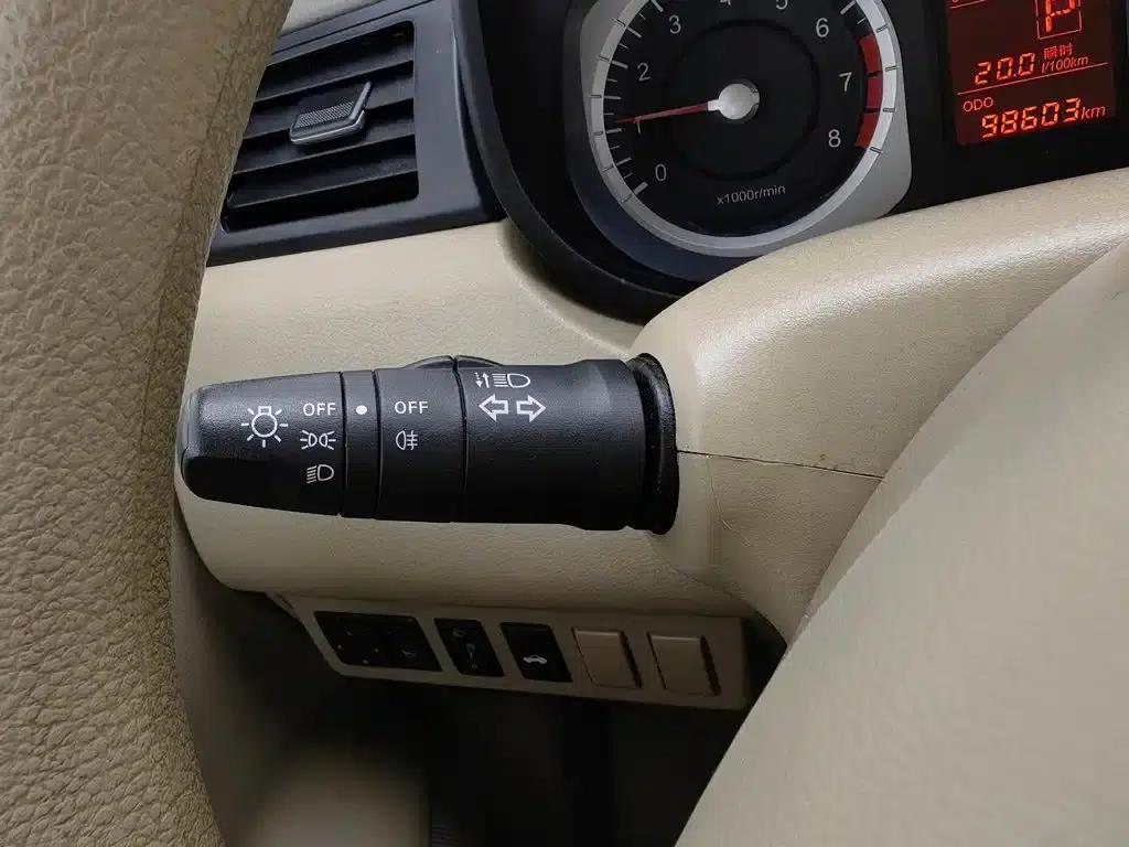 Venucia D50 2013 1.6L Automatic Fashion Edition — миниатюра 21