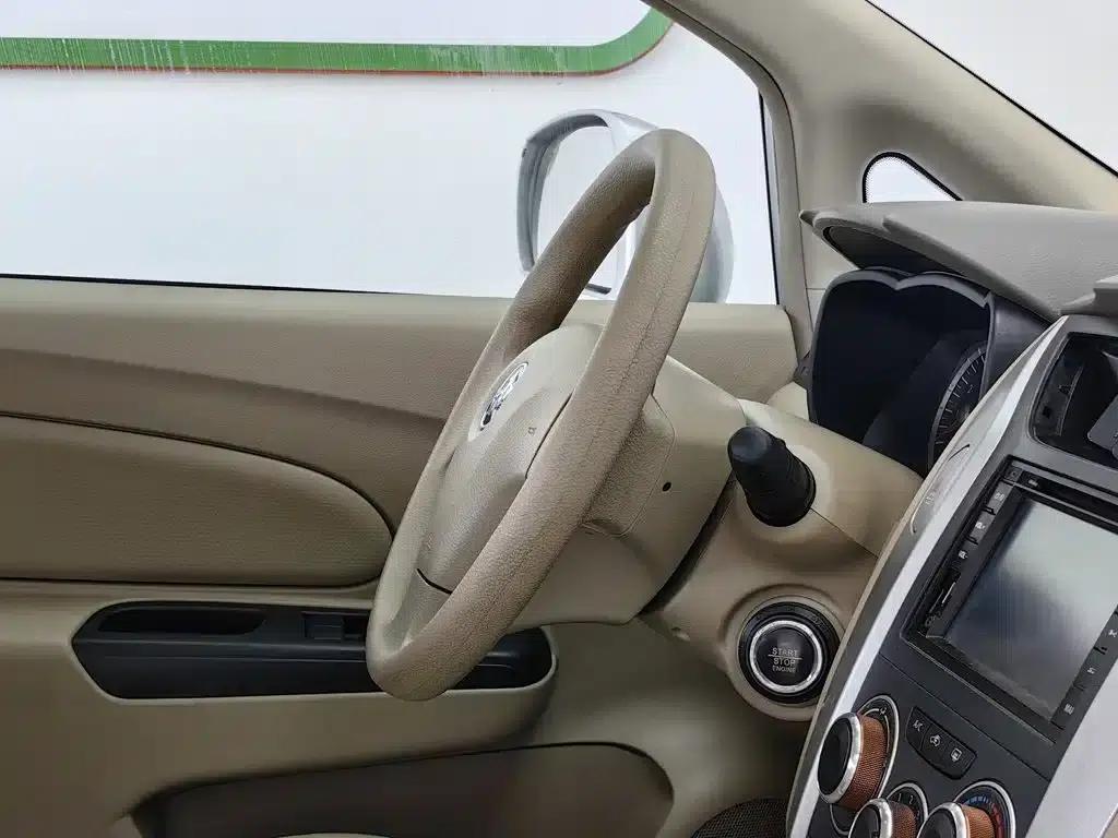 Venucia D50 2013 1.6L Automatic Fashion Edition — миниатюра 22