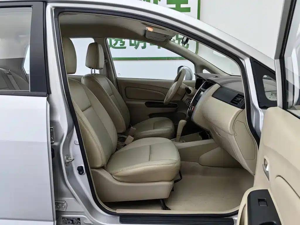 Venucia D50 2013 1.6L Automatic Fashion Edition — миниатюра 23