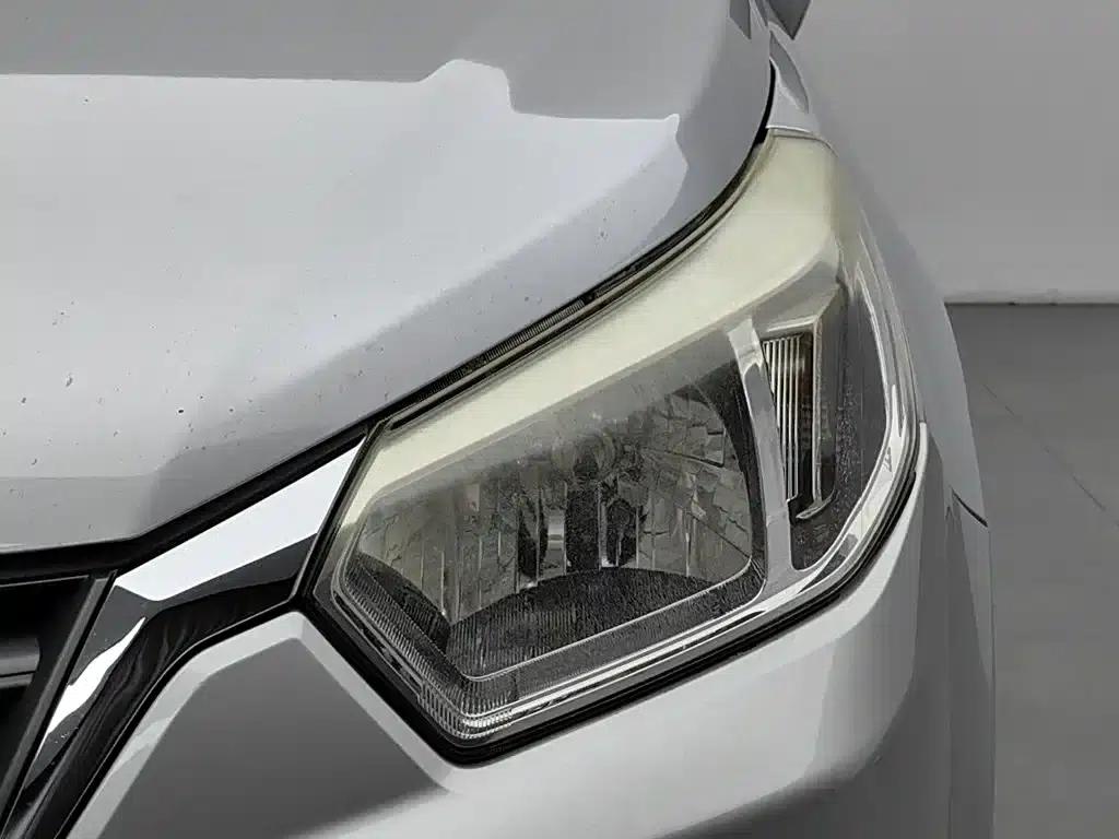 Venucia D50 2013 1.6L Automatic Fashion Edition — миниатюра 7