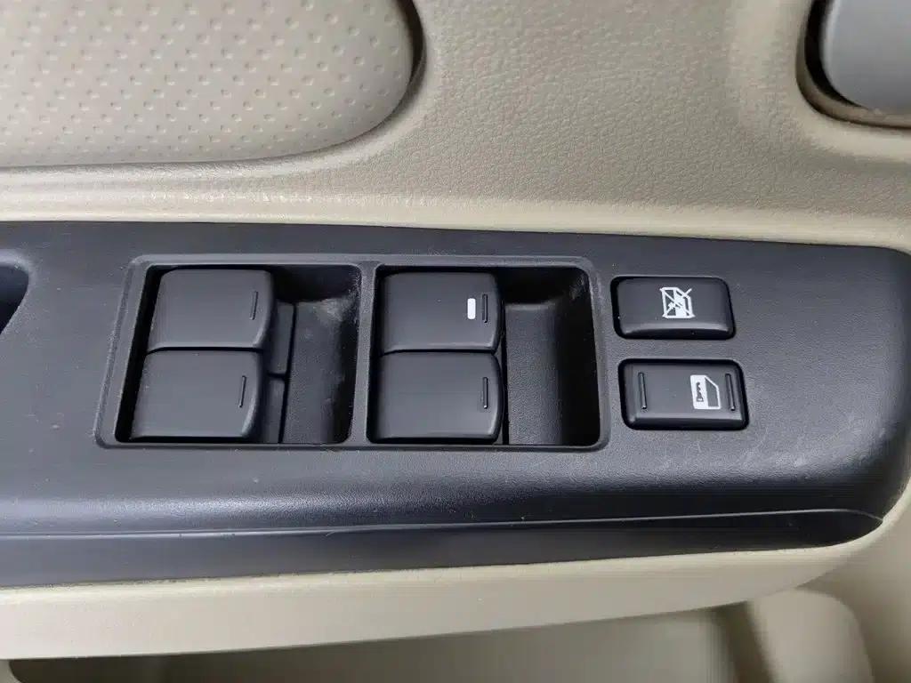 Venucia D50 2013 1.6L Automatic Fashion Edition — миниатюра 9