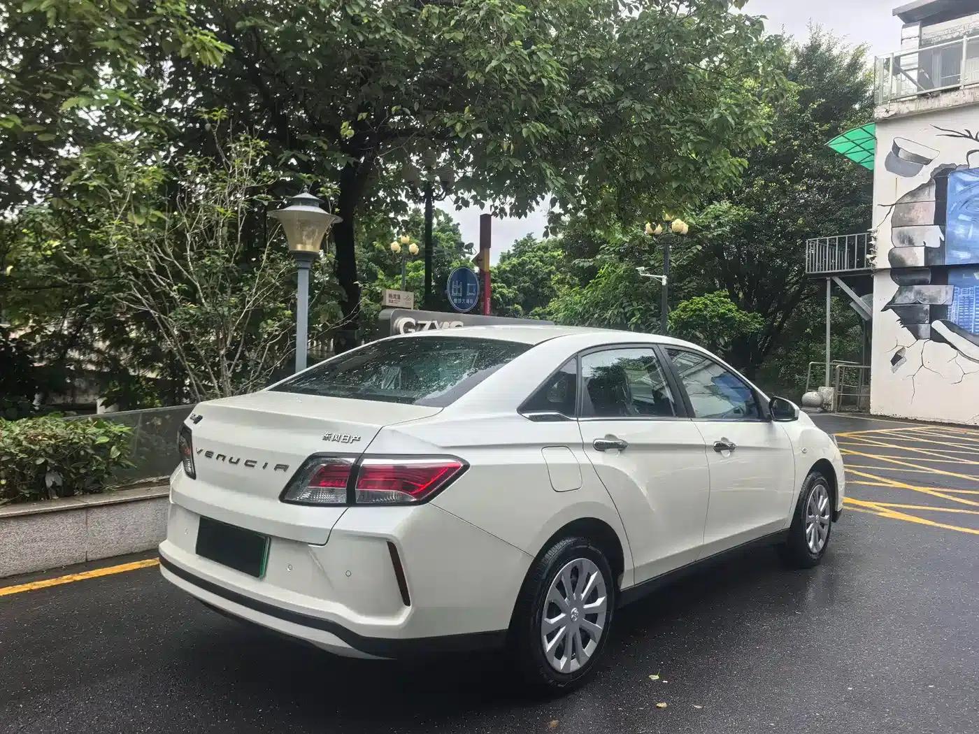 Venucia D60EV 2022 Standard Range Smart Edition — миниатюра 4