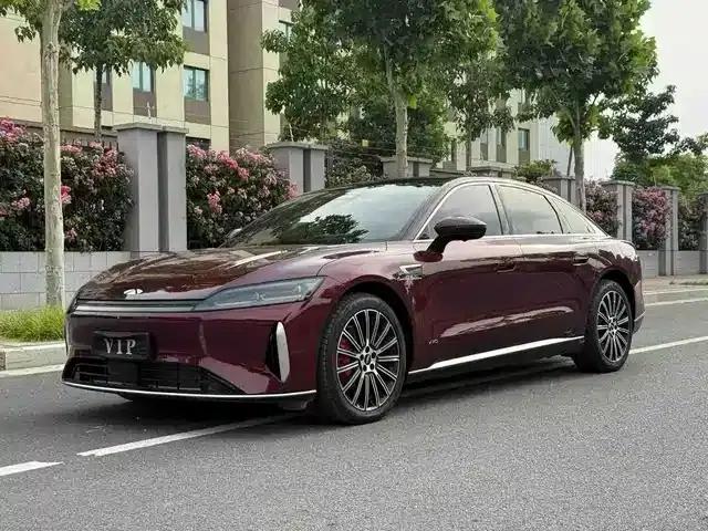 Fengyun A9L 2025 All-Wheel Drive High-Performance Peak Edition