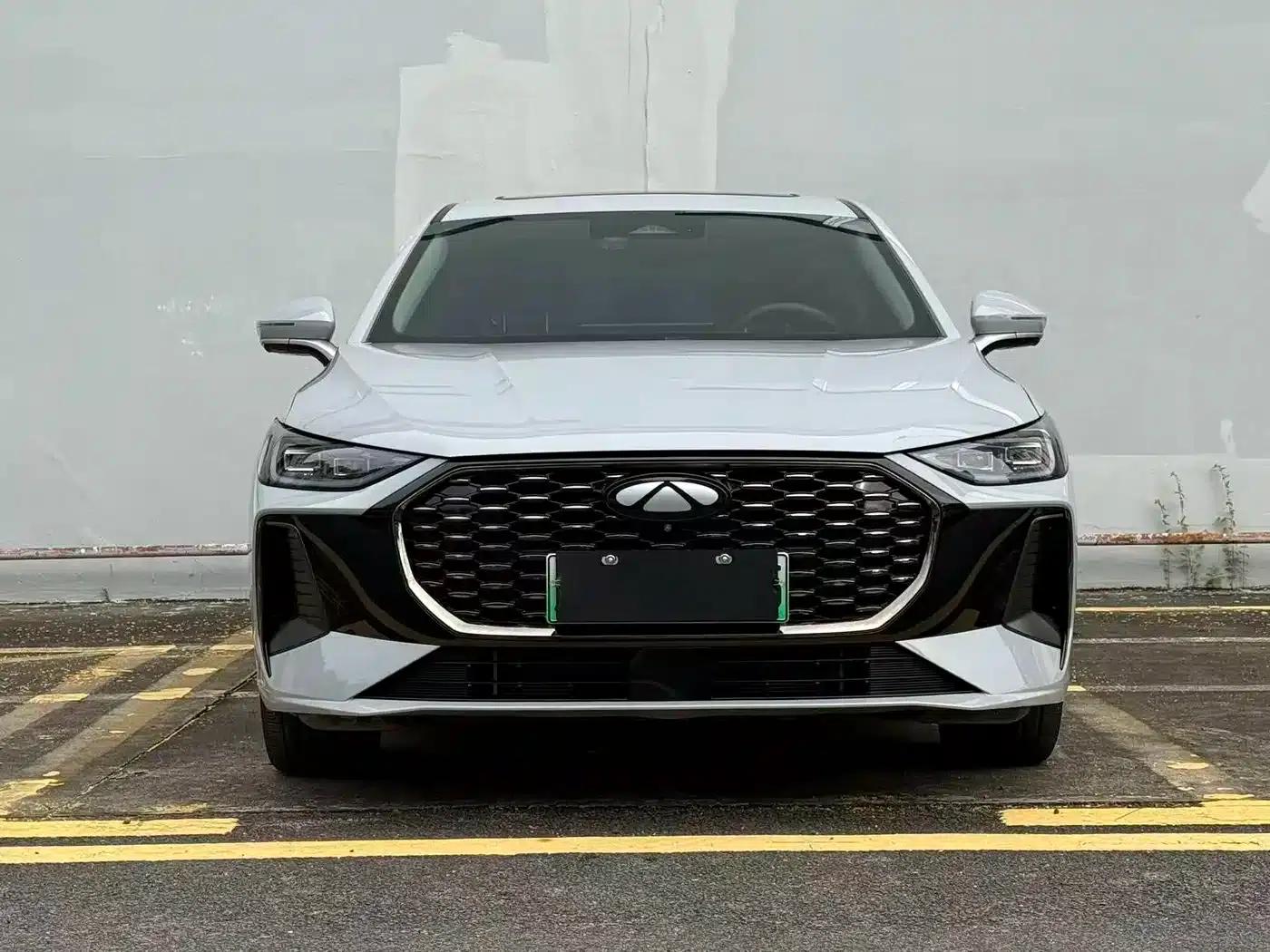Fengyun A8L 2025 1.5TGDI 145km Luxury Edition — миниатюра 2