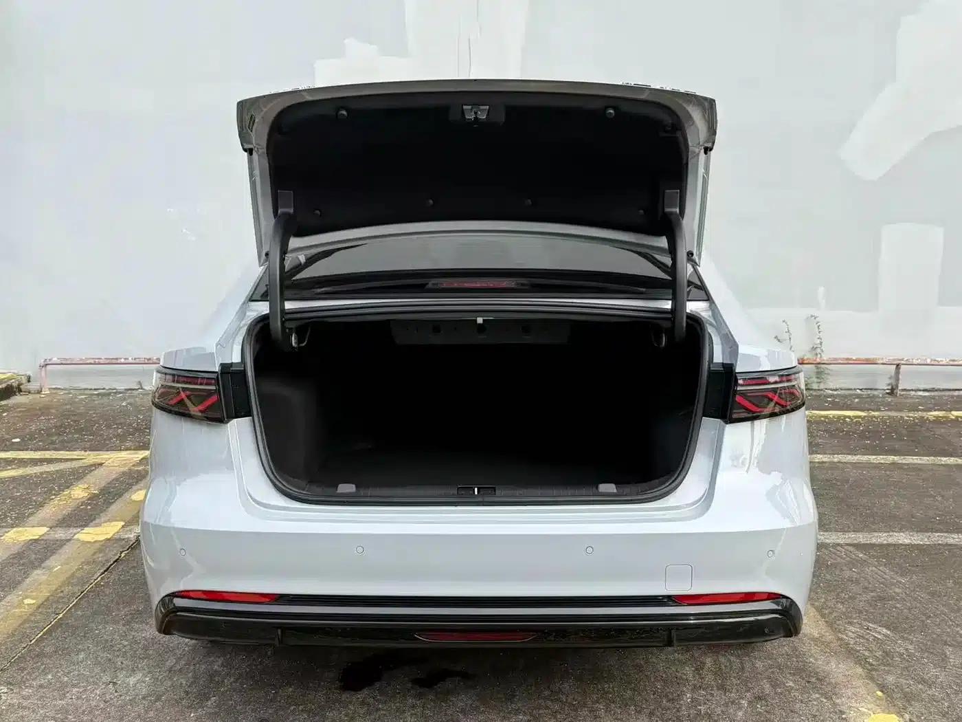 Fengyun A8L 2025 1.5TGDI 145km Luxury Edition — миниатюра 11