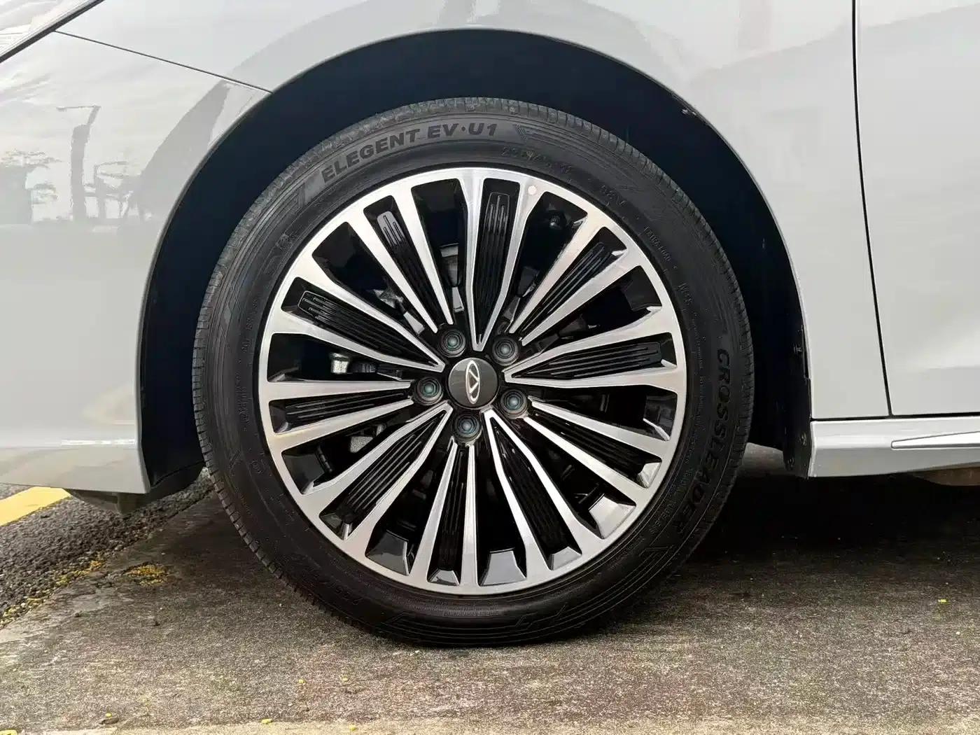 Fengyun A8L 2025 1.5TGDI 145km Luxury Edition — миниатюра 13