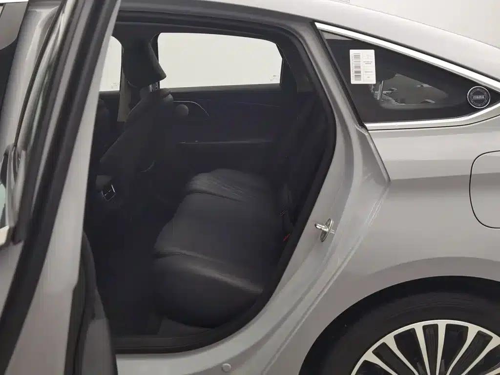Fengyun A8L 2025 1.5TGDI 145km Luxury Edition — миниатюра 15