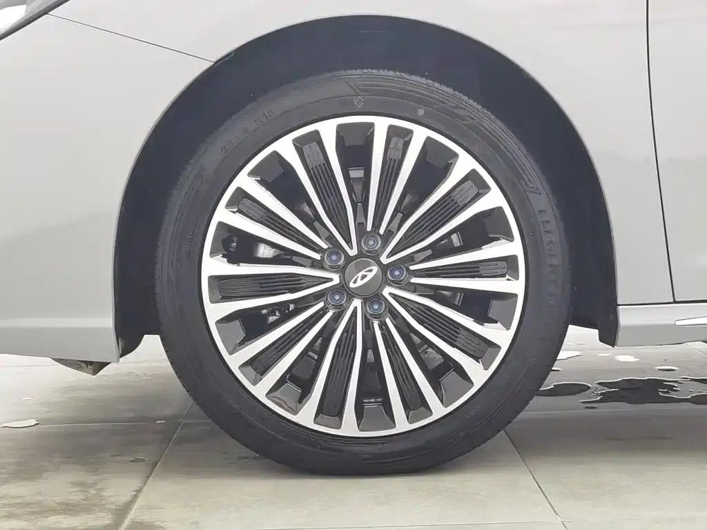 Fengyun A8L 2025 1.5TGDI 145km Luxury Edition — миниатюра 17