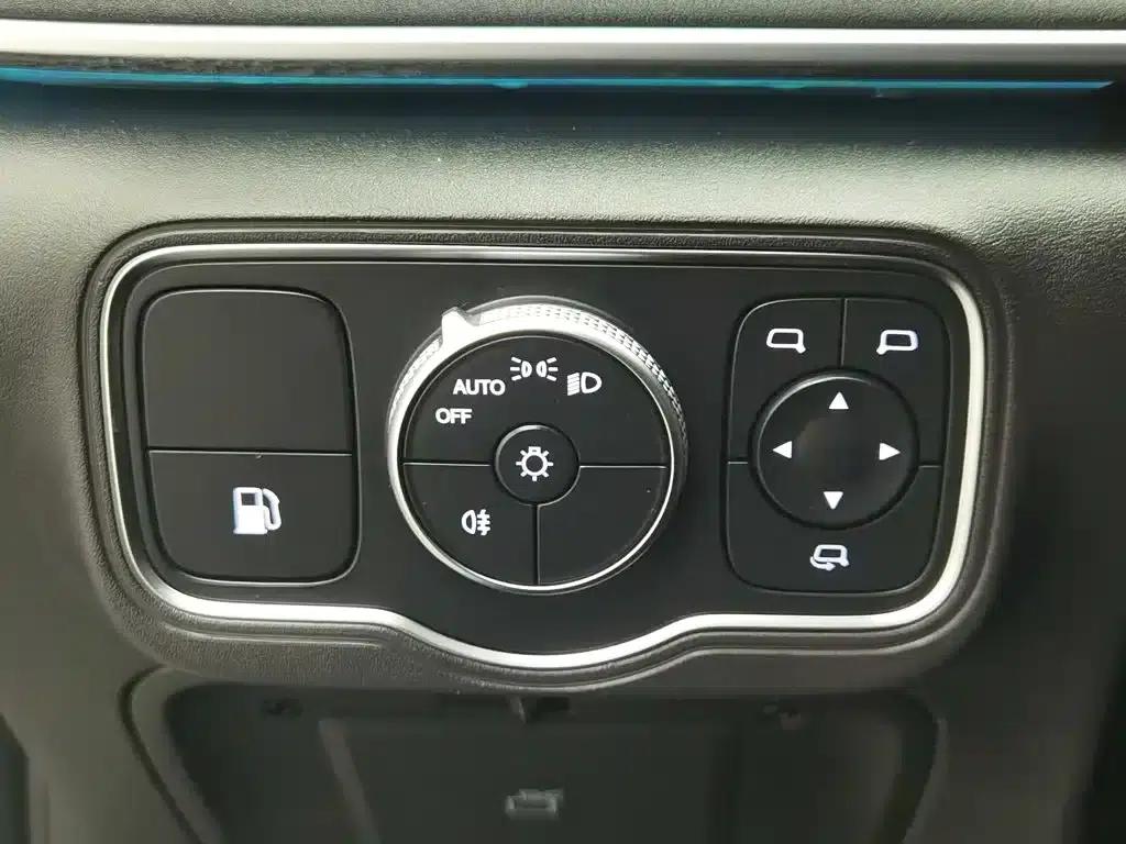 Fengyun A8L 2025 1.5TGDI 145km Luxury Edition — миниатюра 21