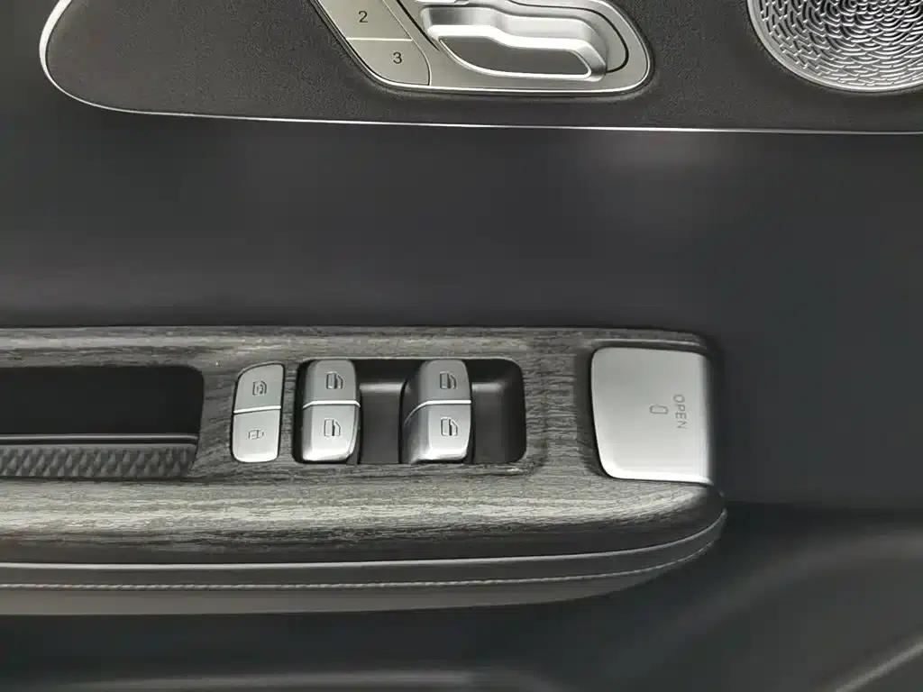 Fengyun A8L 2025 1.5TGDI 145km Luxury Edition — миниатюра 9