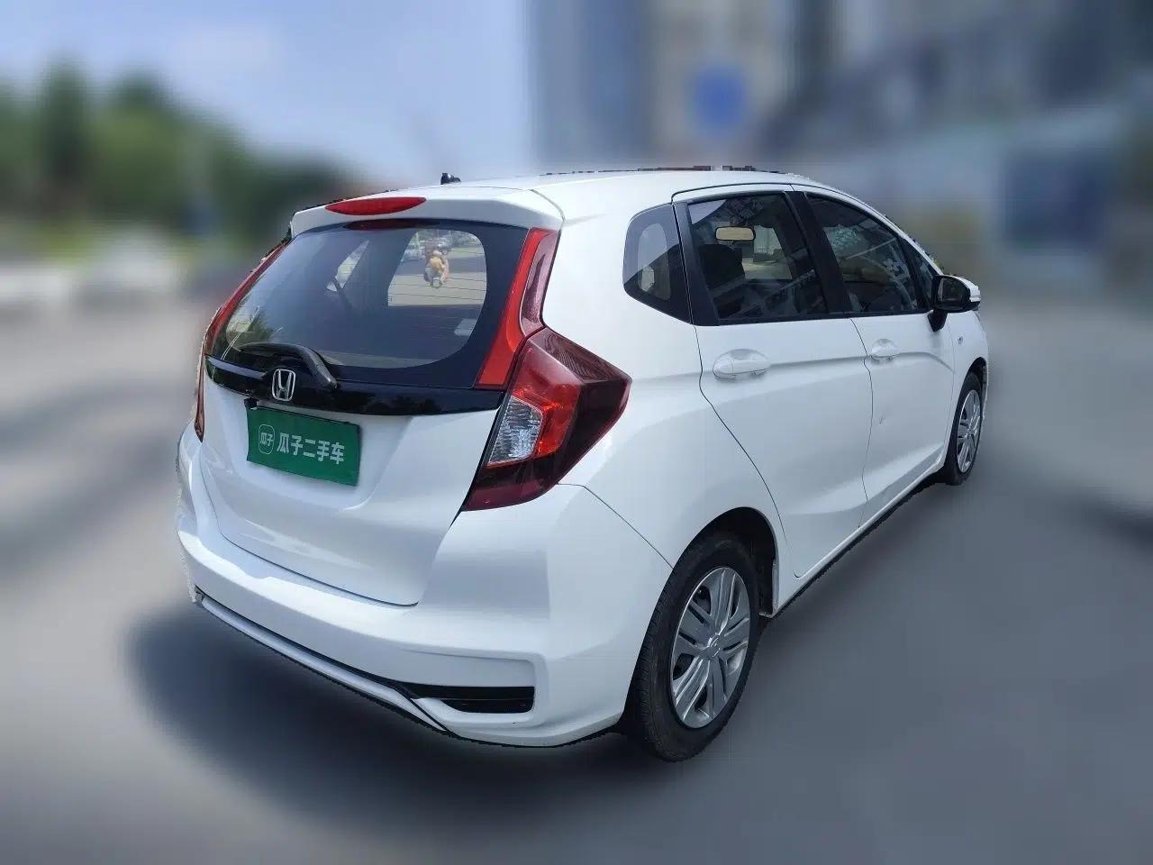 Honda Fit 2018 1.5L CVT Comfort Version — миниатюра 6