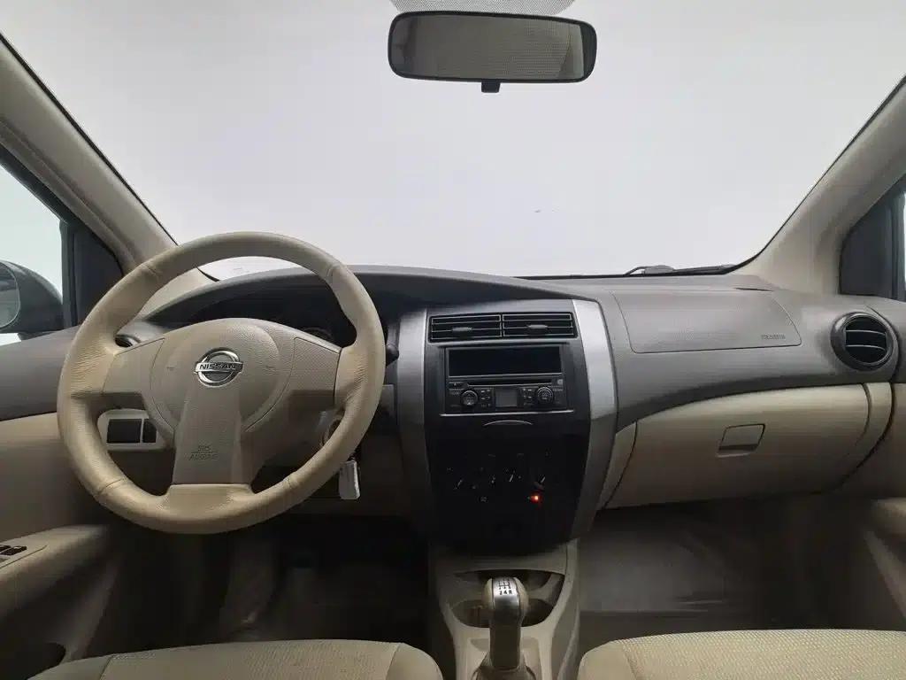 Nissan Livina 2009 1.6L Manual All-Round Model — миниатюра 5