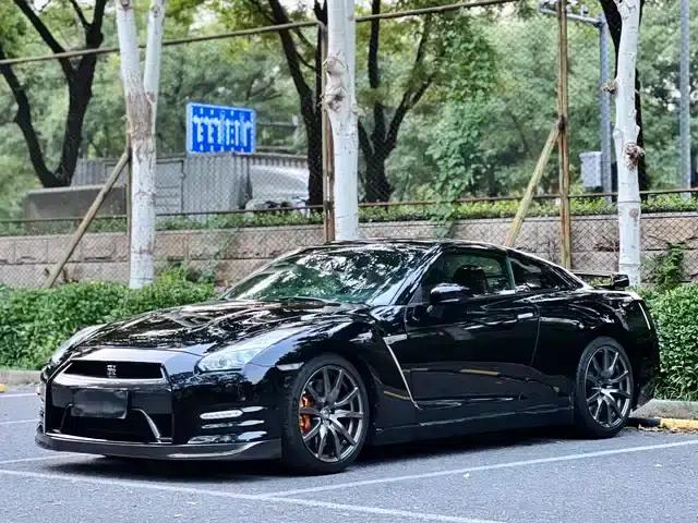 2015 Nissan GT-R 3.8T Luxury Brown-Red Interior Edition