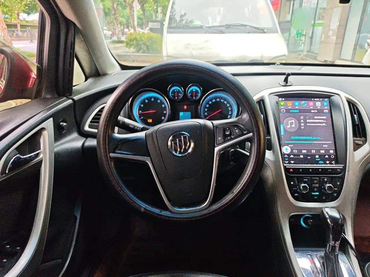 Buick GT 2012 GT 1.8L Automatic Fashionable Leather Edition — миниатюра 10