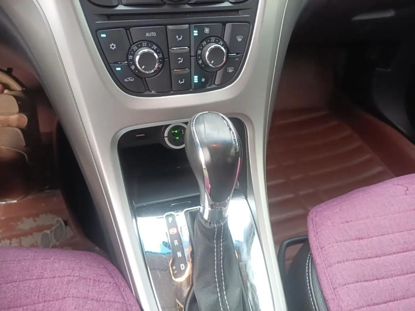 Buick GT 2014 XT 1.6L Automatic Fashion Edition — миниатюра 16