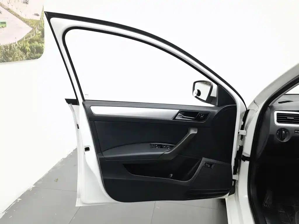 Rapid 2018 1.6L Manual Comfort Edition — миниатюра 8