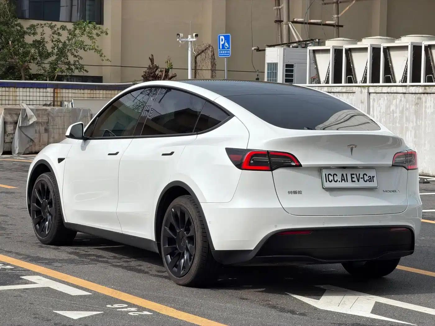 Model Y 2023 Rear-Wheel Drive — миниатюра 13