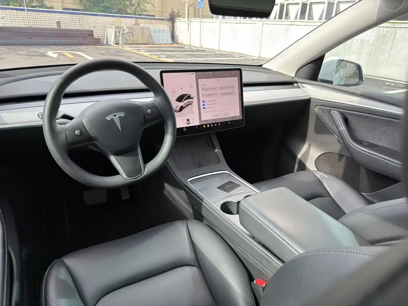 Model Y 2023 Rear-Wheel Drive — миниатюра 25