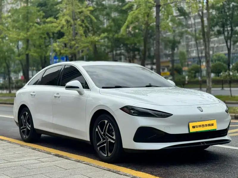 Roewe D7 DMH 2023 125 Super Edition — миниатюра 3
