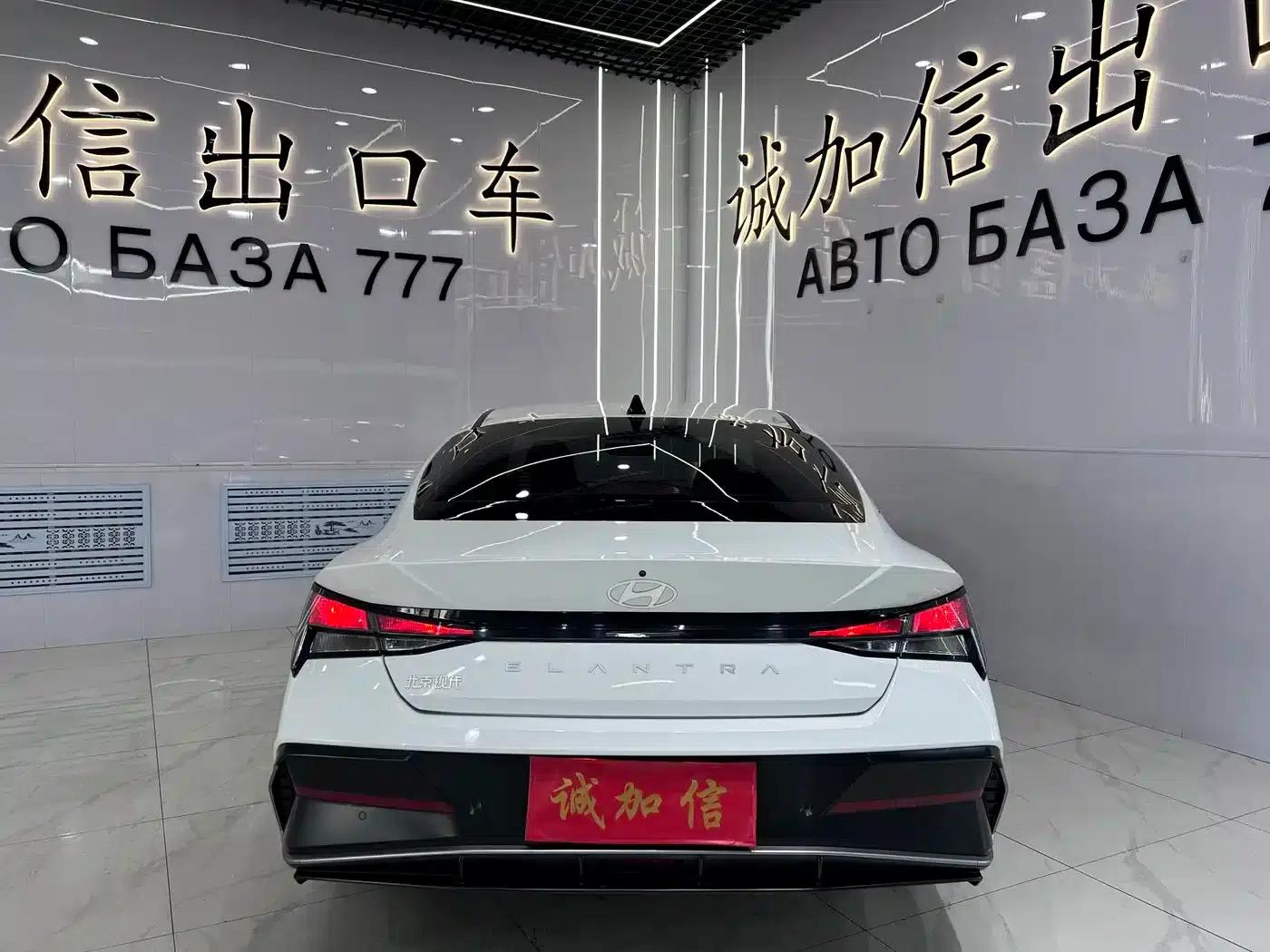 Hyundai Elantra 2023 1.5L CVT GLX Elite Edition — миниатюра 4