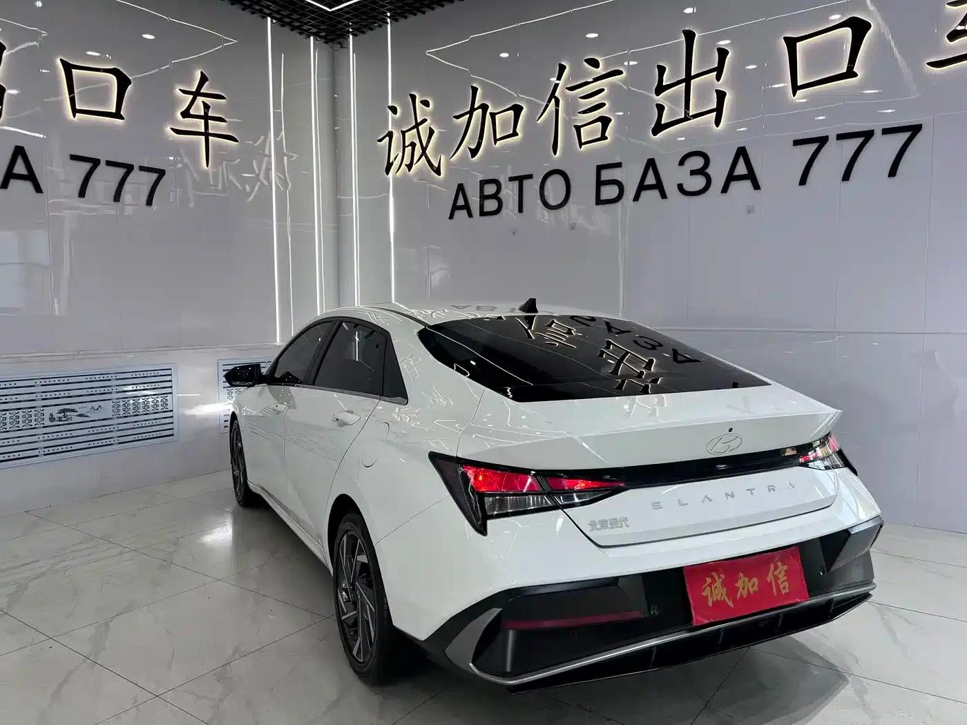 Hyundai Elantra 2023 1.5L CVT GLX Elite Edition — миниатюра 6