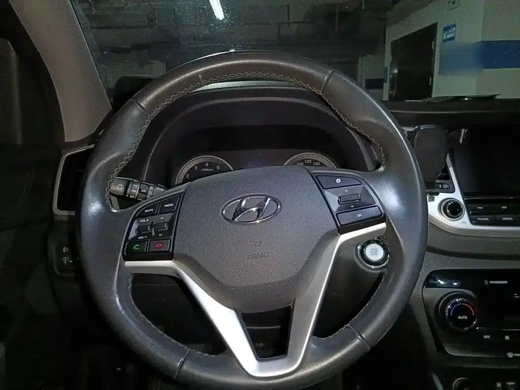 Tucson 2015 1.6T Dual-Clutch Two-Wheel Drive Intelligent Model — миниатюра 3