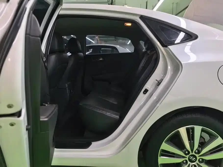 2016 Mistra 1.8L Automatic Intelligent GLS — миниатюра 11