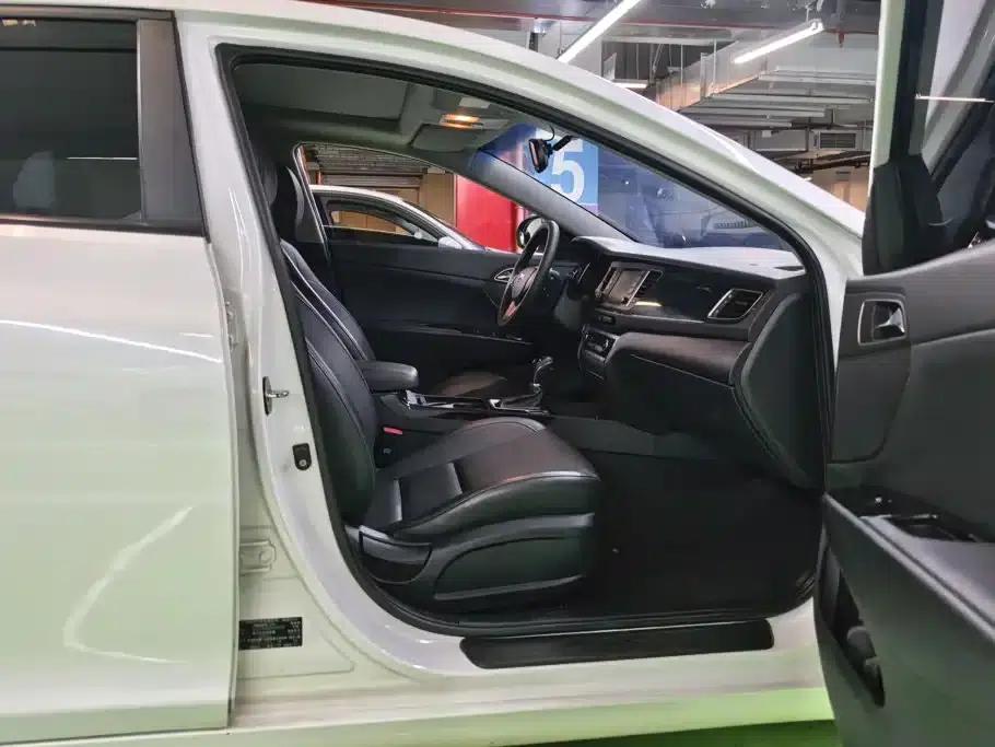 2016 Mistra 1.8L Automatic Intelligent GLS — миниатюра 8