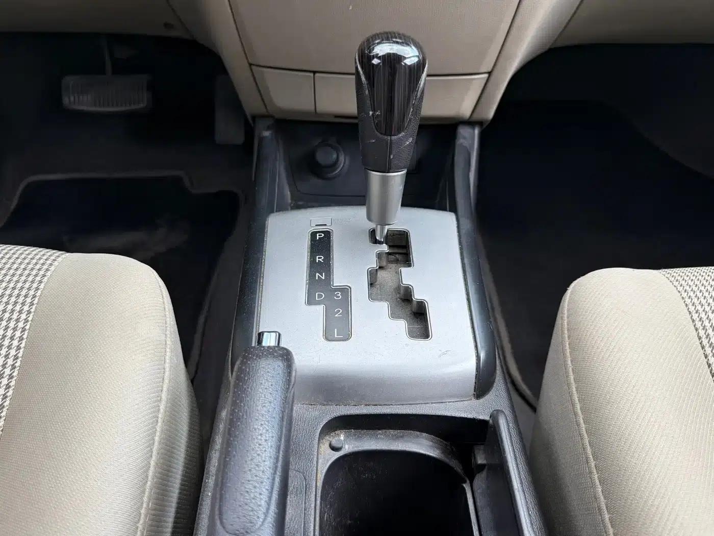 Hyundai Elantra 2011 1.6L Automatic Comfort Model — миниатюра 11
