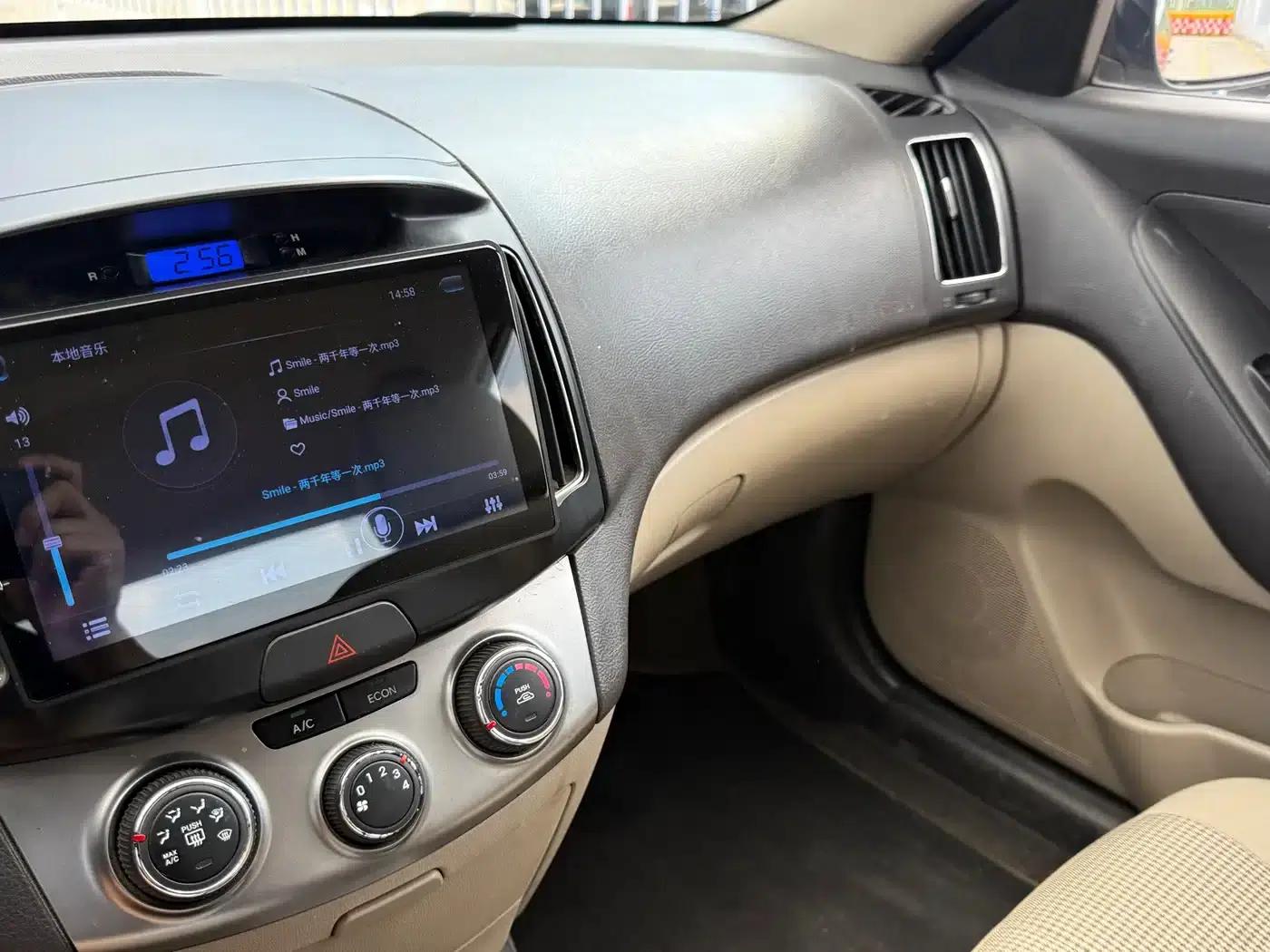 Hyundai Elantra 2011 1.6L Automatic Comfort Model — миниатюра 14